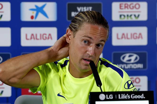 epa13247415 Atletico Madrid midfielder Marcos Llorente attends a press conference at Majadahonda Sports Complex in Majadahonda, Madrid, Spain, 18 September 2026. Atletico Madrid will face Real Madrid in their LaLiga match on 20 September.  EPA/J.J.Guillen<저작권자(c) 연합뉴스, 무단 전재-재배포, AI 학습 및 활용 금지>