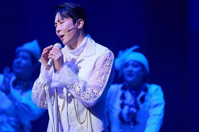 배우 겸 가수 에녹이 출연 중인 뮤지컬 ‘광화문연가’의 한 장면. ©CJ ENM