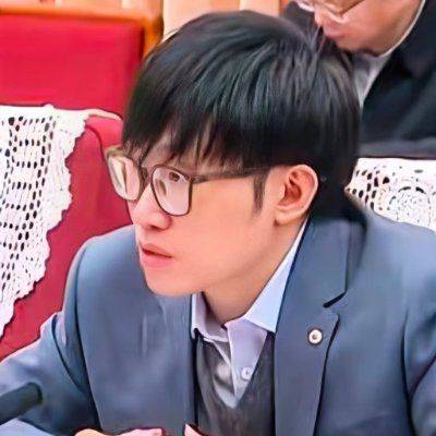 [서울=뉴시스] ﻿﻿중국 당국이 민간기업의 인공지능(AI) 핵심인재에 적용해온 해외여행 제한 조치를 이들의 가족에게까지 확대하고 있는 것으로 전해졌다. 중국 총리 포럼에 참석한 딥시크 설립자 량원펑의 모습. 2026.09.29 *재판매 및 DB 금지