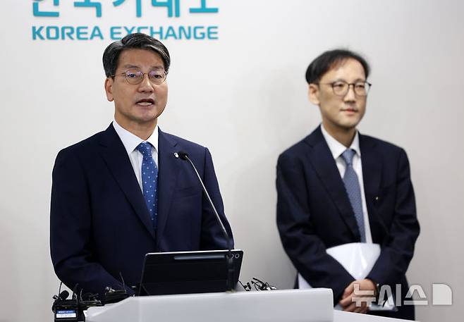 [서울=뉴시스] 김명년 기자 = 황선오 주가조작 근절 합동대응단장이 29일 오전 서울 여의도 한국거래소에서 '명문대 출신 정보카르텔 적발' 브리핑을 하고 있다. 2026.09.29. kmn@newsis.com