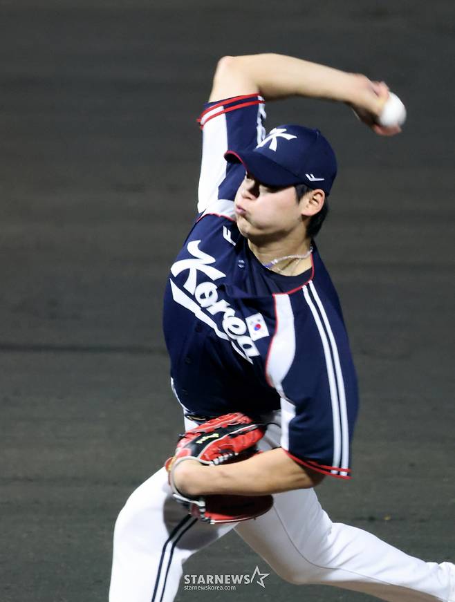 대한민국 우완투수 조병현이 25일 일본 도요하시 시민구장에서 열리는 2026 아이치·나고야 아시안게임 야구 슈퍼라운드 대한민국과 일본과의 경기 6회말 등판하고 있다.   2026.09.25. /사진=강영조 선임기자