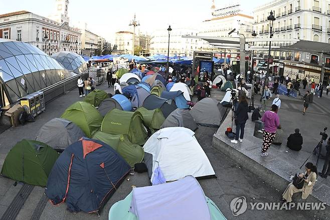 나흘째 이어지는 주거난 항의 텐트 시위 [EPA=연합뉴스 자료사진. 재판매 및 DB 금지]
