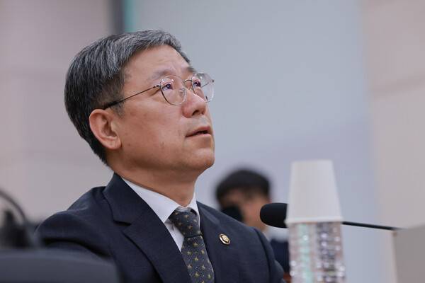노경필 법원행정처장이 28일 국회 법제사법위원회 전체회의에서 열린 긴급현안질의에서 법사위원 질의를 듣고 있다. 2026.9.28 연합뉴스