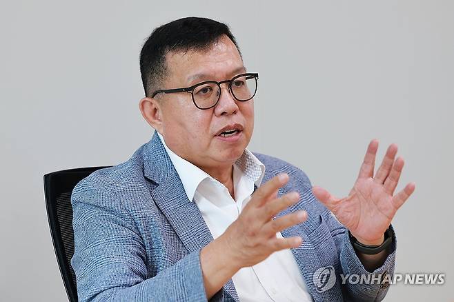 연합뉴스와 인터뷰 중인 전인범 전 특전사령관 [연합뉴스 사진]