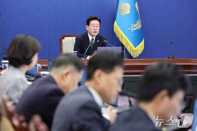 이재명 대통령이 1일 청와대에서 열린 수석보좌관회의에서 발언을 하고 있다. 2026.10.1 ⓒ 뉴스1 이재명 기자