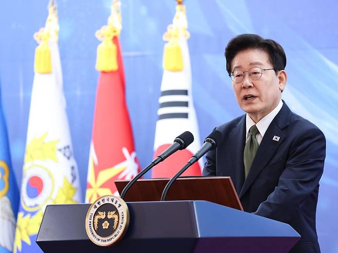 이재명 대통령이 1일 충남 계룡시 계룡대에서 열린 제78회 국군의 날 기념 오찬 도중 발언하고 있다. 계룡=뉴스1