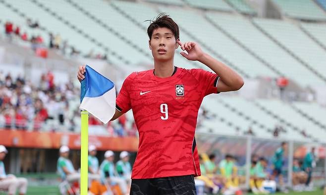 지난달 30일 일본 오사카 나가이 스타디움에서 열린 2026 아이치·나고야 아시안게임 남자 축구 준결승 대한민국과 중국의 경기. 동점골을 넣은 한국 이영준이 세리머니를 하고 있다. 사진=연합뉴스