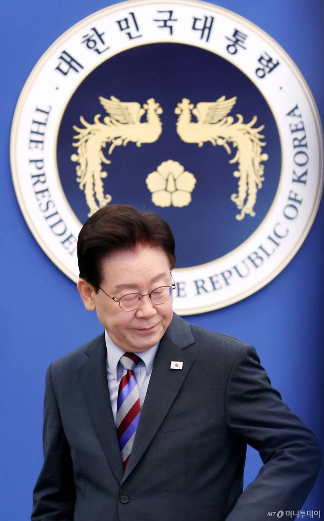 [서울=뉴시스] 조성봉 기자 = 이재명 대통령이 29일 청와대에서 열린 국무회의에서 자리에 착석하고 있다. 2026.09.29 suncho21@newsis.com /사진=김진아