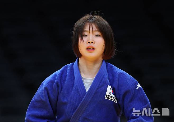 [나고야(일본)=뉴시스] 김금보 기자 = 1일 (현지 시간) 일본 아이치현 나고야시 아이치 인터네셔날 아레나에서 열린 2026 아이치·나고야 아시안게임 유도 여자 57kg급 8강한국 허미미와 중국 타오 유잉의 경기, 한국 허미미 누르기 한판승을 거둔 뒤 숨을 고르고 있다. ,2026.10.01. kgb@newsis.com