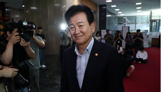 DMZ 군사분계선 대화를 언급한 정동영 통일부 장관 자료사진