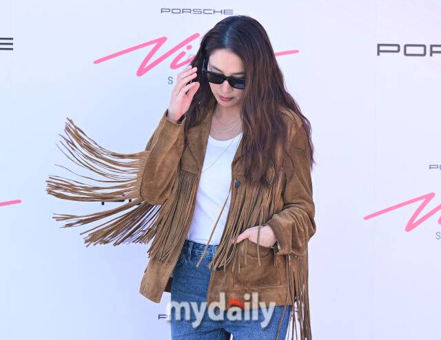 배우 이민정이 2일 서울 성산동 문화비축기지에서 진행된 팬 페스티벌 '포르쉐 바이브 서울' 프리뷰 행사에 참석했다./한혁승 기자(hanfoto@mydaily.co.kr)