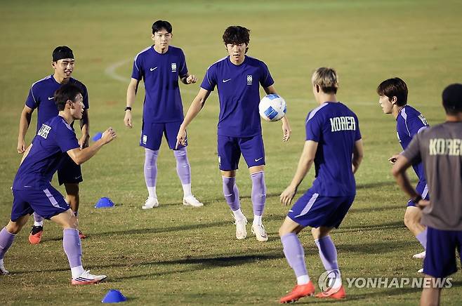 축구 조별예선 1차전 D-1, 훈련하는 선수들 (도요타=연합뉴스) 임화영 기자 = 2026 아이치·나고야 아시안게임 대한민국 남자 축구 국가대표 선수들이 14일 일본 아이치현 도요타시 스포츠파크에서 훈련하고 있다. 2026.9.14 hwayoung7@yna.co.kr