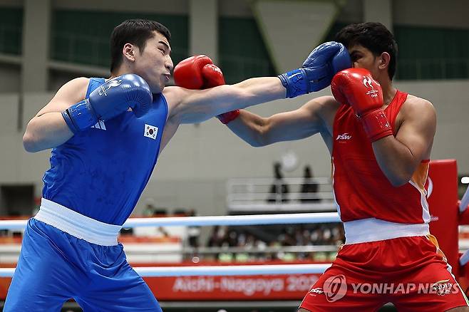김민성, 남자 80kg급 결승 경기 (니시오[일본]=연합뉴스) 윤동진 기자 = 2일 일본 아이치현 니시오의 니시오 체육관에서 열린 2026 아이치·나고야 아시안게임 복싱 남자 90kg급 결승전. 한국 김민성이 인도 안쿠시를 상대하고 있다. 2026.10.2 mon@yna.co.kr
