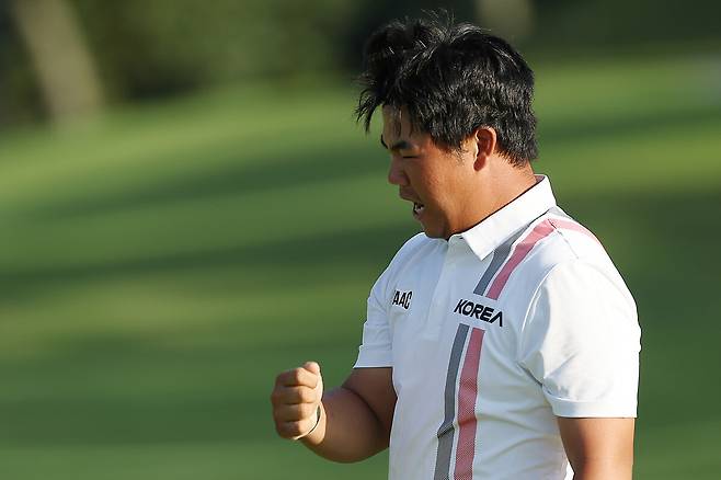 김주형이 3일 일본 아이치현 가스가이 컨트리클럽 동코스에서 열린 2026 아이치·나고야 아시안게임 남자 골프 4라운드에서 우승을 확정지은 기뻐하고 있다. 가스가이/연합뉴스