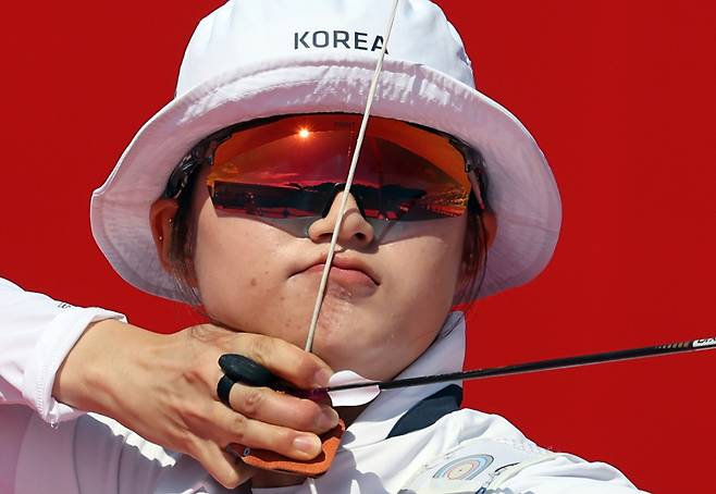 <yonhap photo-2663=""> 집중하는 오예진(오카자키[일본]=연합뉴스) 한종찬 기자 = 3일 일본 아이치현 오카자키 중앙종합공원 다목적광장에서 열린 2026 아이치·나고야 아시안게임 양궁 리커브 여자 준결승전 대한민국과 중국의 경기. 한국 오예진이 활시위를 당기고 있다. 2026.10.3saba@yna.co.kr/2026-10-03 10:40:33/</yonhap>