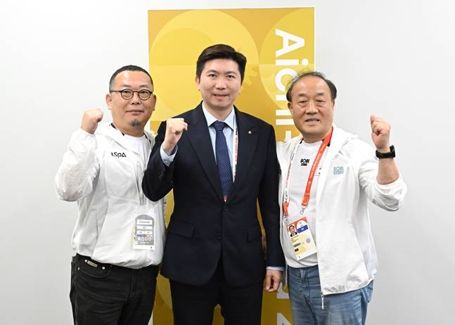 김철학 한국e스포츠협회 사무처장(왼쪽부터), 유승민 대한체육회장, 김영만 한국e스포츠협회장. /사진=대한체육회