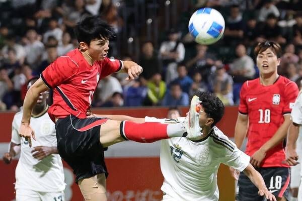 22일 일본 나고야 미즈호 공원 럭비경기장에서 열린 2026 아이치·나고야 아시안게임 남자 축구 조별리그 2차전 한국과 사우디아라비아의 경기. 한국 양민혁이 슈팅을 시도하고 있다. 연합뉴스