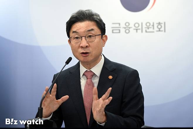 이억원 금융위원장이 지난 6월 정부서울청사에서 국정 1년차 주요 성과 및 주요 추진과제 발표 기자간담회를 갖고 있다./사진=이명근 기자 qwe123@