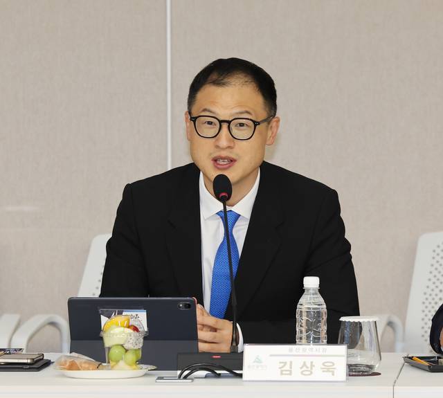 김상욱 울산시장이 2일 울산시청에서 열린 더불어민주당과의 예산정책협의회에서 발언하고 있다. 연합뉴스