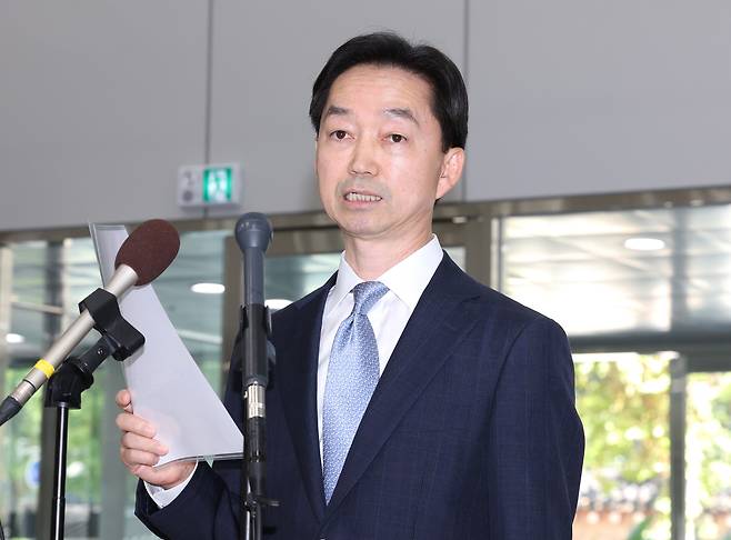 김지용 중대범죄수사청장 후보자가 2일 인사청문회 준비 사무실이 마련된 정부서울청사 창성동 별관에서 현안과 관련한 입장을 밝히고 있다. [연합]