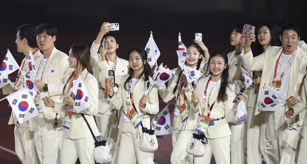지난 4일 일본 나고야 미즈호공원 육상경기장에서 열린 2026 아이치·나고야 아시안게임 폐회식에서 대한민국 선수단이 입장하고 있다. 2026.10.4 /연합뉴스
