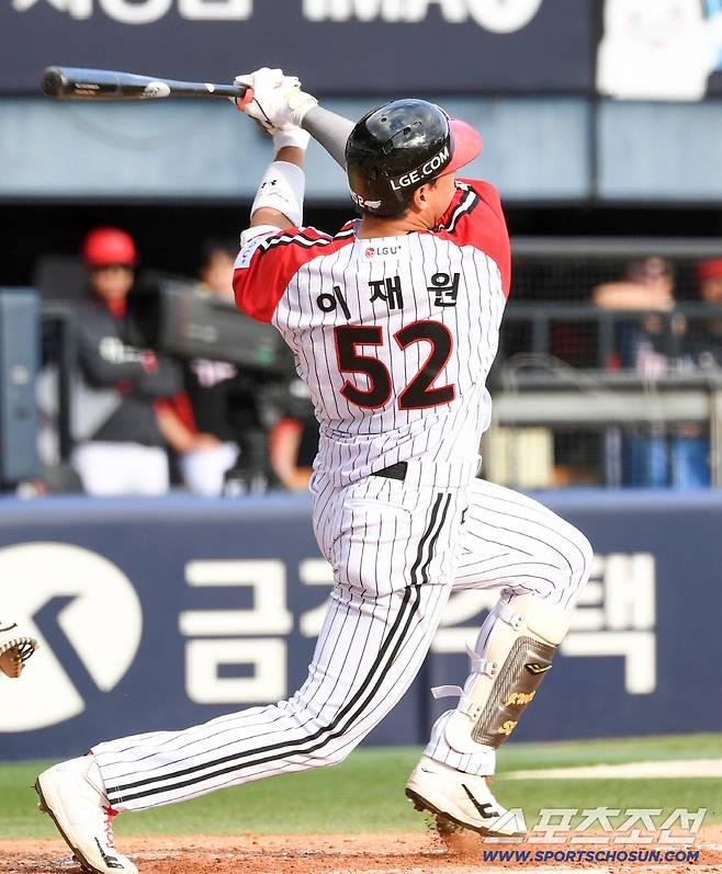4일 잠실구장에서 열린 LG와 KIA의 경기. LG 이재원이 타격을 하고 있다. 잠실=박재만 기자 pjm@sportschosun.com/2026.10.04/
