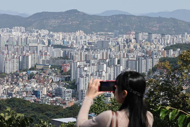 서울 남산에서 바라본 아파트단지. 2026.10.1 뉴스1