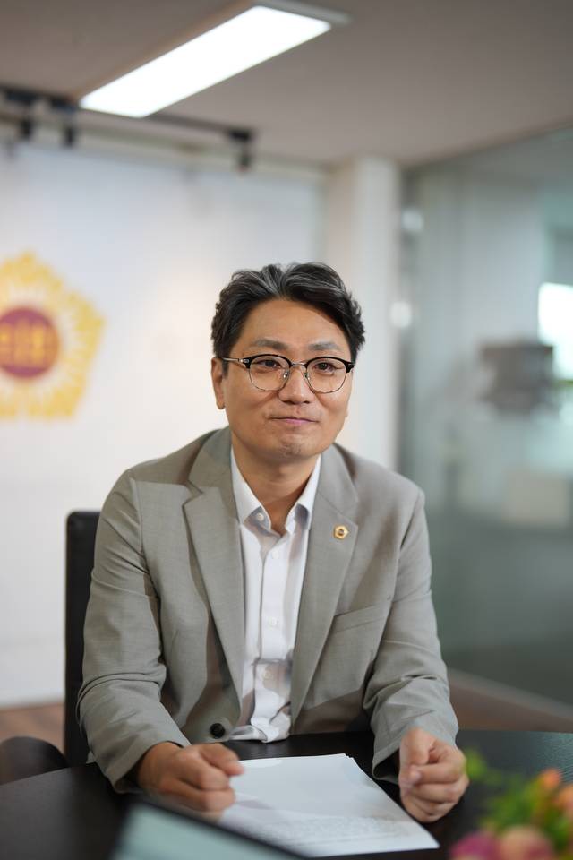 오중석 서울시의원이 5일 서울시의회 의원회관에서 디지털타임스와 인터뷰를 진행하고 있다. [김동준 기자]