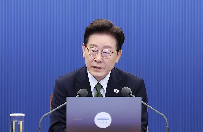이재명 대통령이 1일 청와대에서 열린 수석보좌관회의에서 발언을 하고 있다. 뉴스1