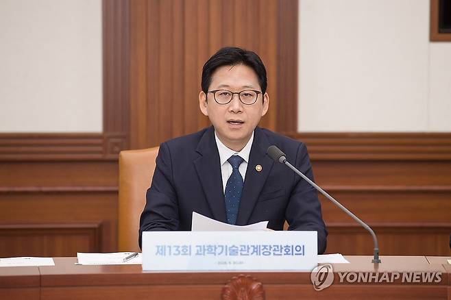 배경훈 부총리, 제13회 과학기술관계장관회의 발언 (서울=연합뉴스) 배경훈 부총리 겸 과학기술정보통신부 장관이 30일 서울 종로구 정부서울청사 본관 영상회의실에서 열린 '제13회 과학기술관계장관회의'에서 발언하고 있다. 2026.9.30 [과학기술정보통신부 제공. 재판매 및 DB 금지] photo@yna.co.kr