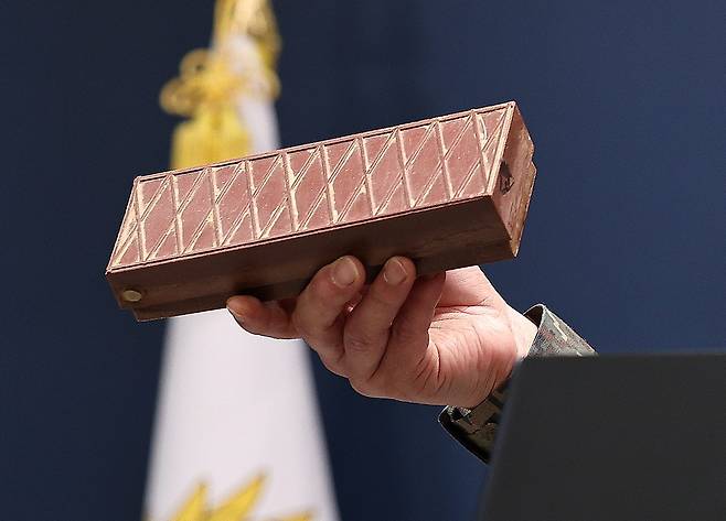 서부전선 비무장지대(DMZ) 지뢰 폭발 사고 원인으로 지목된 북한군 수지반보병지뢰 (사진: 뉴스1)
