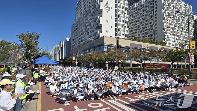 경기도 어린이집연합회 '경기도 보육예산 정상화' 촉구 집회. 2026.10.6/뉴스1 ⓒ News1 배수아 기자