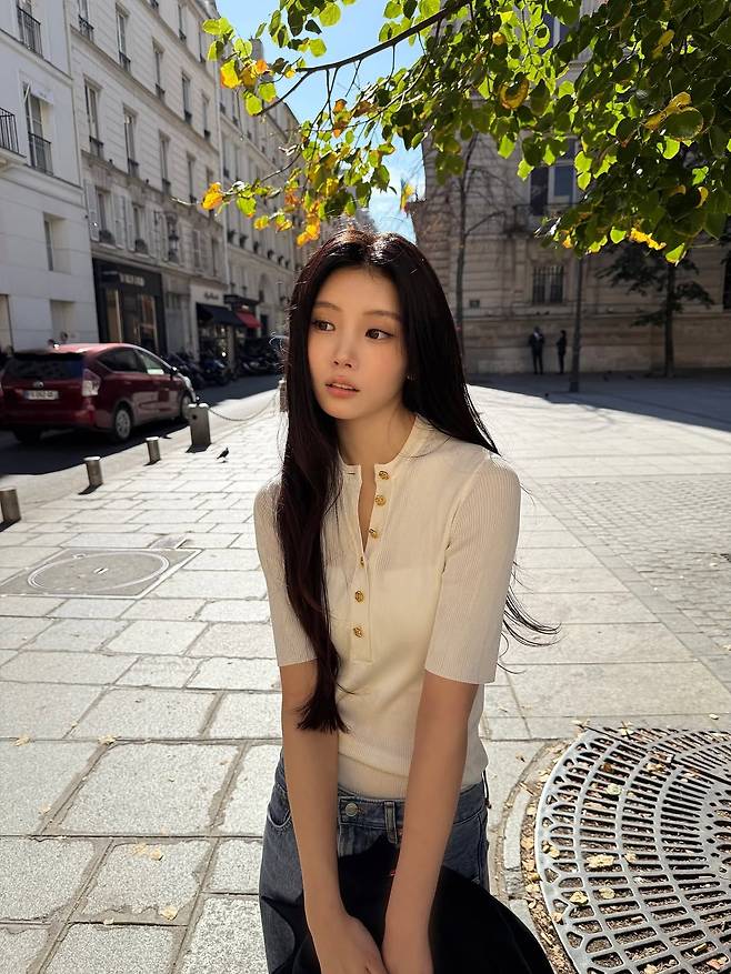 원희의 샤넬 파리 패션위크 룩. 사진 인스타그램 @illit_official