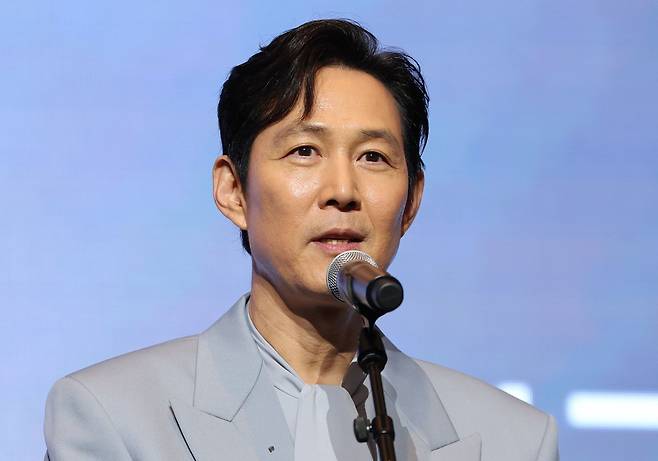 배우 이정재가 28일 서울 중구 롯데호텔에서 열린 제7회 뉴시스 한류엑스포(2025 K-엑스포)에서 외교부 장관상을 수상한 뒤 소감을 밝히고 있다. 2025.08.28 뉴시스