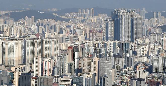 서울 남산에서 바라본 아파트 단지 모습 /뉴스1