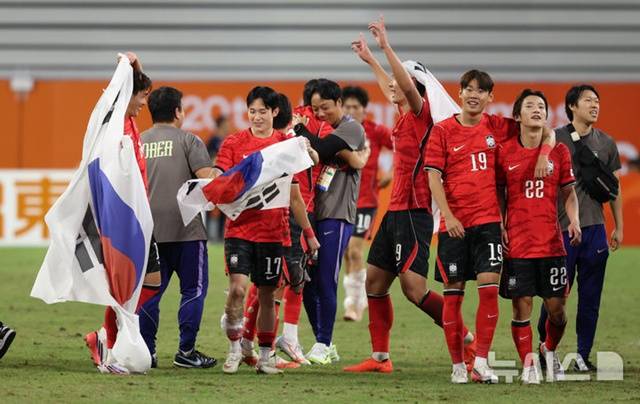 아시안게임 금메달을 딴 한국 축구 선수단. /사진=뉴시스 제공