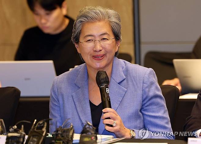 리사 수 AMD 회장 겸 최고경영자(CEO)가 7일 서울 종로구 포시즌스호텔에서 열린 AI반도체 기업 라운드테이블에서 발언을 하고 있다. /사진:연합
