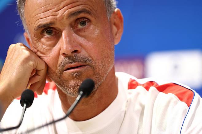 PSG's Spanish headcoach Luis Enrique holds a press conference at the Paris Saint-Germain's campus in Poissy, west of Paris on September 8, 2026 on the eve of their UEFA Champions League first round football match against Slovan Bratislava. (Photo by FRANCK FIFE / AFP)  <저작권자(c) 연합뉴스, 무단 전재-재배포, AI 학습 및 활용 금지>