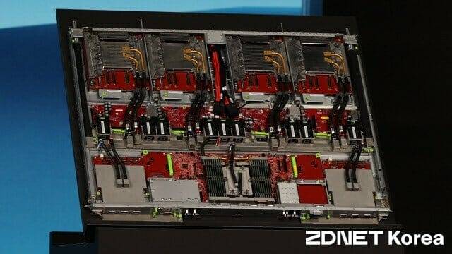 헬리오스 AI 랙에 탑재되는 트레이. MI455X GPU와 베니스 프로세서를 각각 4개씩 탑재한다. (사진=지디넷코리아)