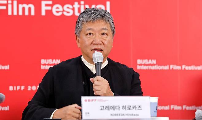 거장 고레에다 히로카즈 감독이 신작 '룩백'으로 제31회 부산국제영화제에 초청됐다. 뉴시스