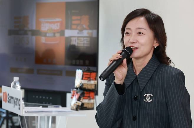 7일 삼양식품 서울 명동 사옥에서 열린 '짜르르' 미디어 시식회에서 채혜영 상품본부장이 제품 기획 배경과 브랜드 컨셉 등을 소개하고 있다.  /삼양식품 제공