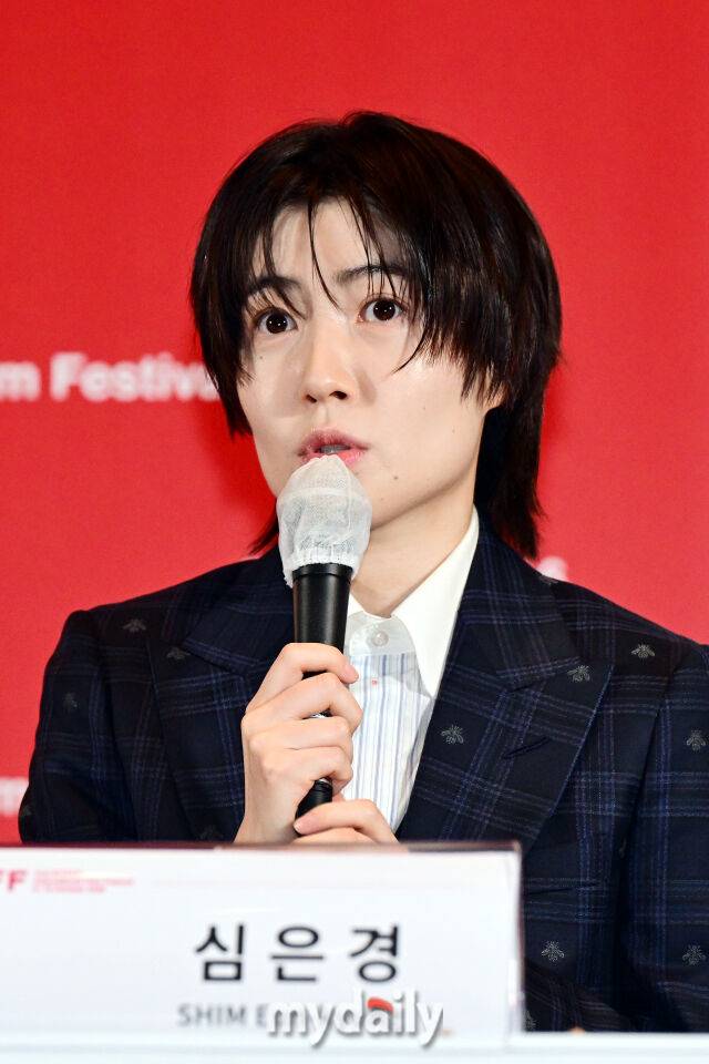2026년 10월 6일 오후 부산 해운대구 영화의전당 중극장에서 진행된 제31회 부산국제영화제 개막작 '낮과 밤은 서로에게' 기자간담회에서 심은경이 취재진의 질문에 답하고 있다./마이데일리
