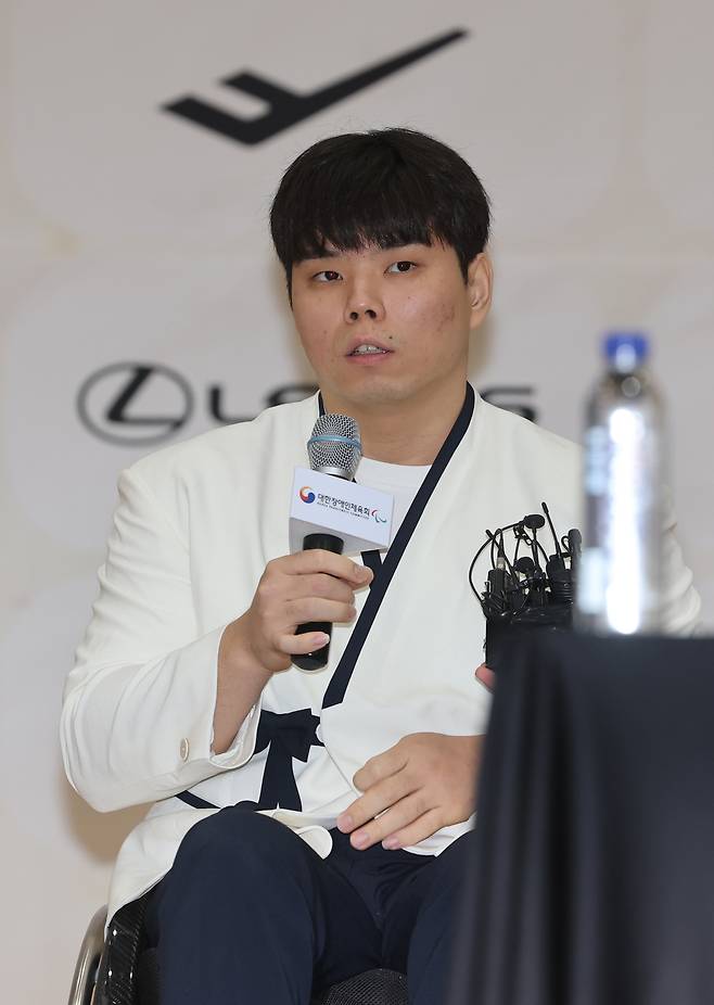 장애인 아시안게임 배드민턴 국가대표 박해성이 6일 이천선수촌에서 열린 아이치·나고야 아시안패러게임 기자회견에서 발언하고 있다. 연합뉴스