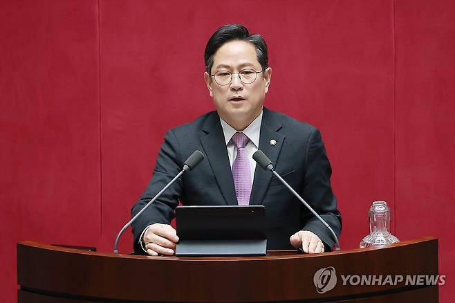 대미투자특별법 제안 설명하는 국민의힘 박수영 의원 (서울=연합뉴스) 신현우 기자 = 국회 대미투자특별법 처리를 위한 특별위원회 야당 간사인 국민의힘 박수영 의원이 12일 국회에서 열린 3월 임시국회 본회의에서 한미 전략적 투자 관리를 위한 특별법(대미투자특별법) 제안 설명을 하고 있다. 2026.3.12 nowwego@yna.co.kr