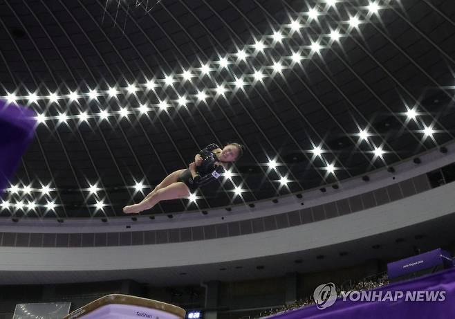 여서정 빛나는 연기 (나고야=연합뉴스) 이동해 기자 = 24일 일본 나고야 종합체육관 레인보우홀에서 열린 2026 아이치·나고야 아시안게임 기계 체조 여자 도마 결승에서 여서정이 1차 시기 연기를 펼치고 있다. 2026.9.24 eastsea@yna.co.kr