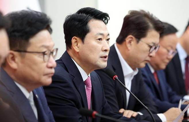 장동혁 국민의힘 대표가 8일 서울 여의도 국회에서 열린 최고위원회의에서 발언하고 있다. ⓒ뉴시스
