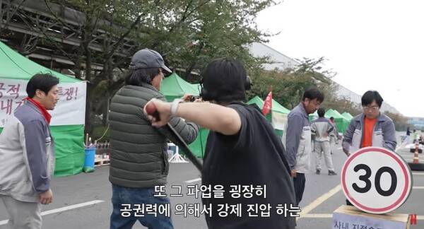 ▲2026년 10월5일 넷플릭스 코리아가 유튜브에 공개한 '가능한 사랑 제작기 영상' 가운데 갈무리. 사진=넷플릭스 코리아 유튜브.