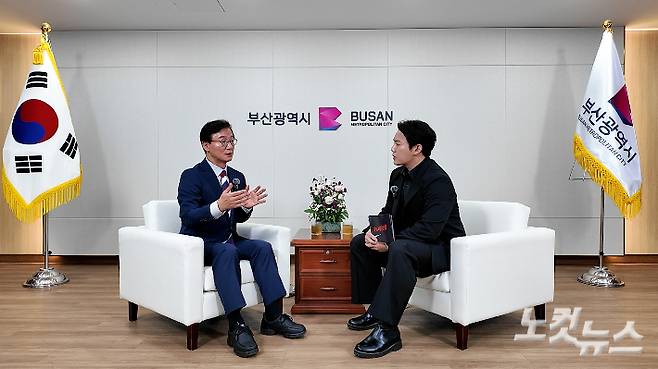 전재수 부산시장 취임 100일 인터뷰. 윤재영 에디터