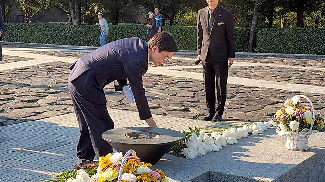 노무현 전 대통령 묘역 참배한 국민의힘 조경태 의원 [조경태 의원실 제공]