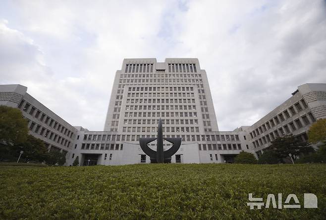 [서울=뉴시스] 대법원이 택시기사를 흉기로 찔러 무참히 살해하고 목격자들을 차로 치어 죽이려다 미수에 그친 20대를 상대로 징역 35년 등을 확정했다. (사진=뉴시스DB). 2026.10.09. photo@newsis.com